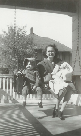 GrannyPorch9thSt1945
