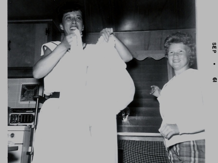 waybac.1961.09.mom.midge.jpg